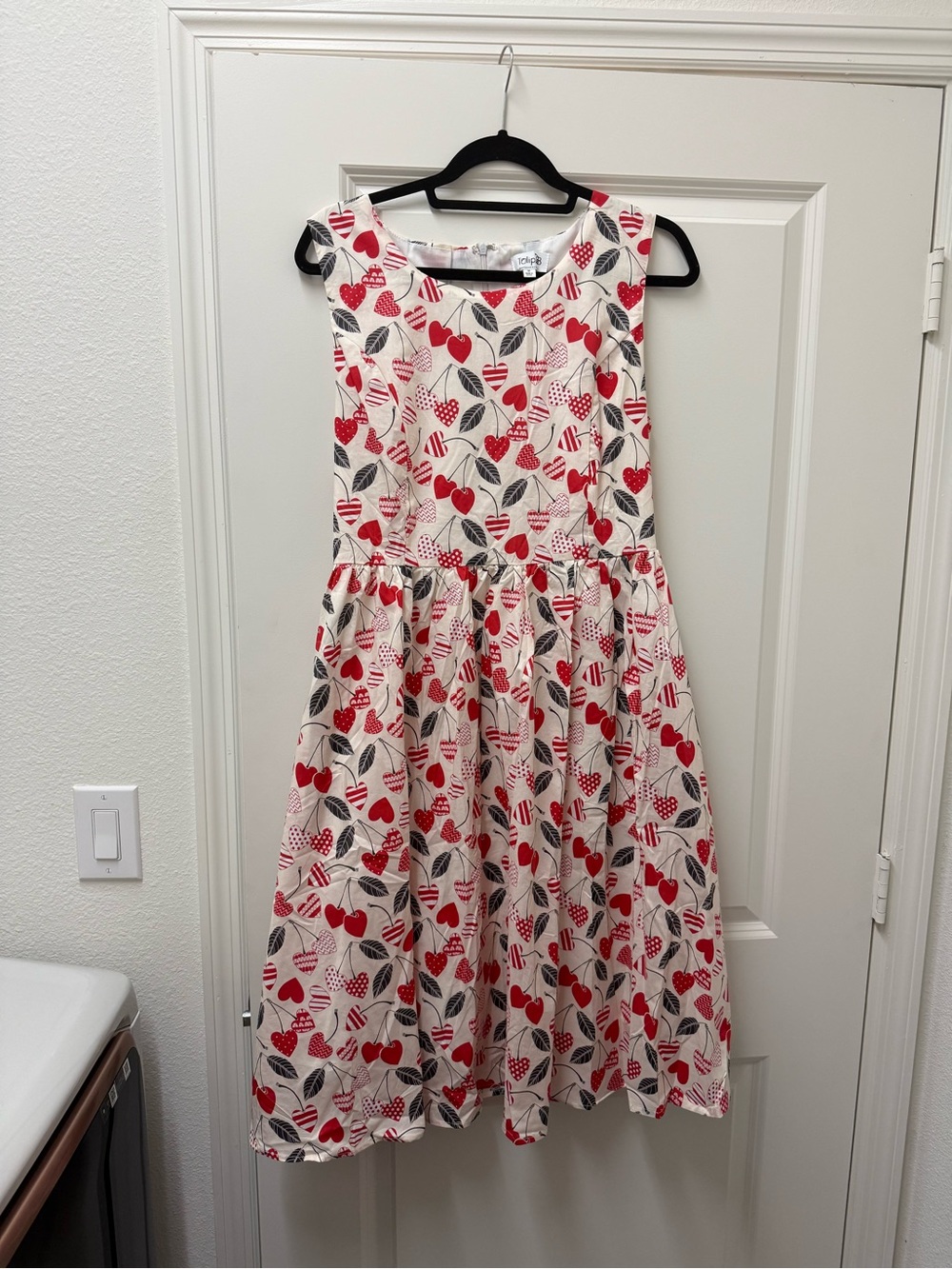 Sleeveless Red Heart Print Midi Dress